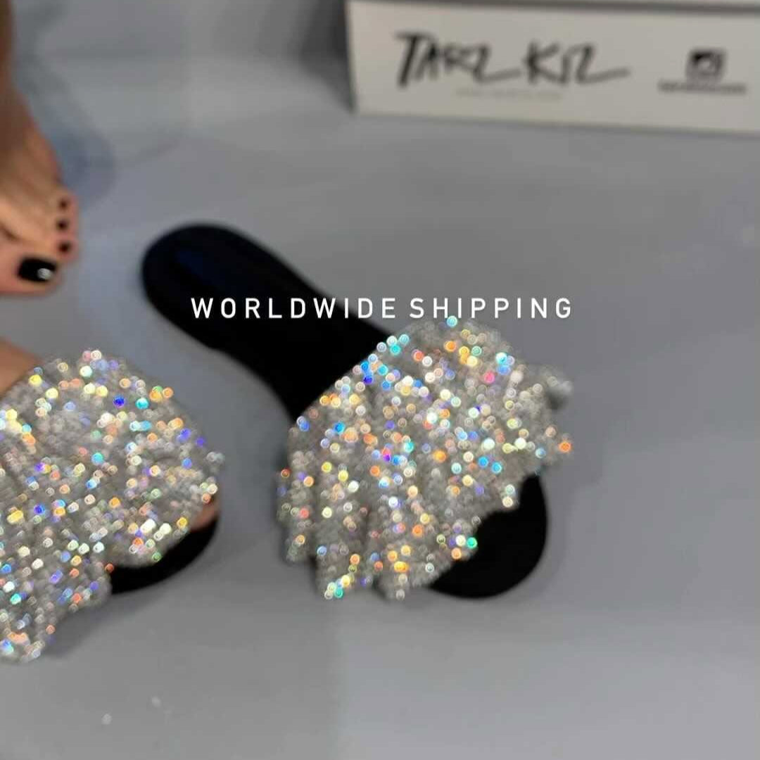 Puff-Strap Noir Slide – Diamond-Studded Sculpted Silhouette