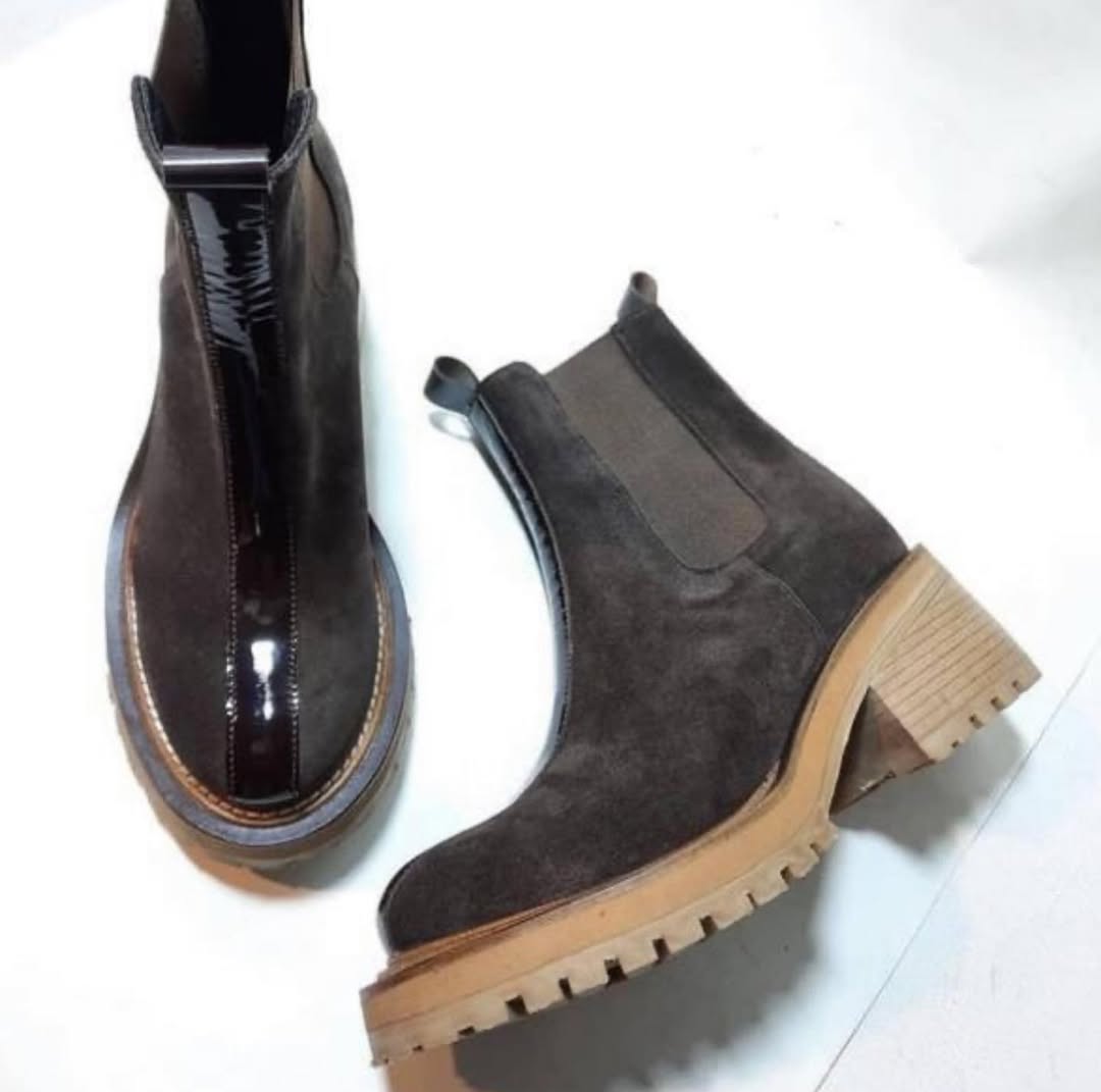 Two - Tone Suede Chelsea Boots with Chunky Heel