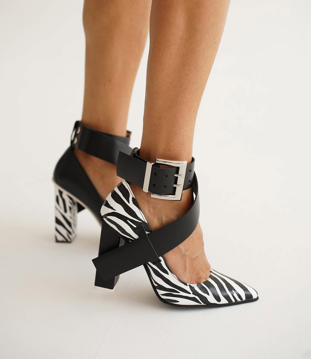 Buckle Strap Pointed