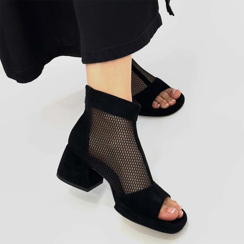 Gauze-Rear Zip Square-Heeled Roman Sandals