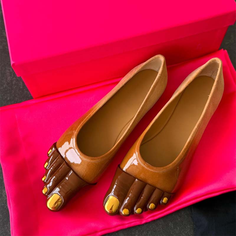 Fashion Golden Thumb Flat Shoes