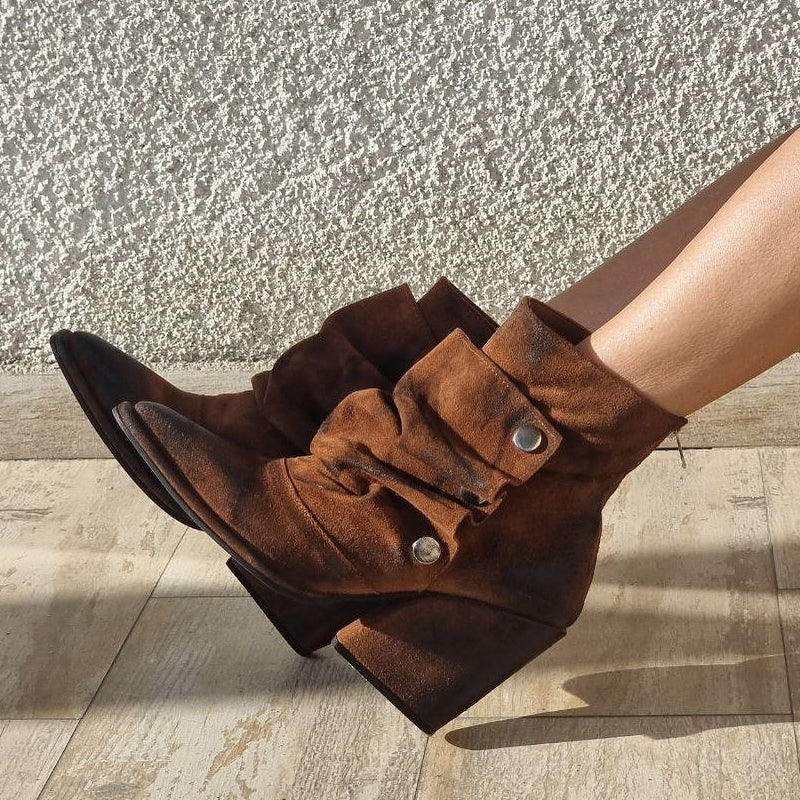 Pointed-Toe Bare Boots