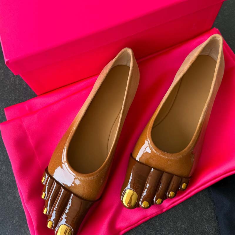 Fashion Golden Thumb Flat Shoes