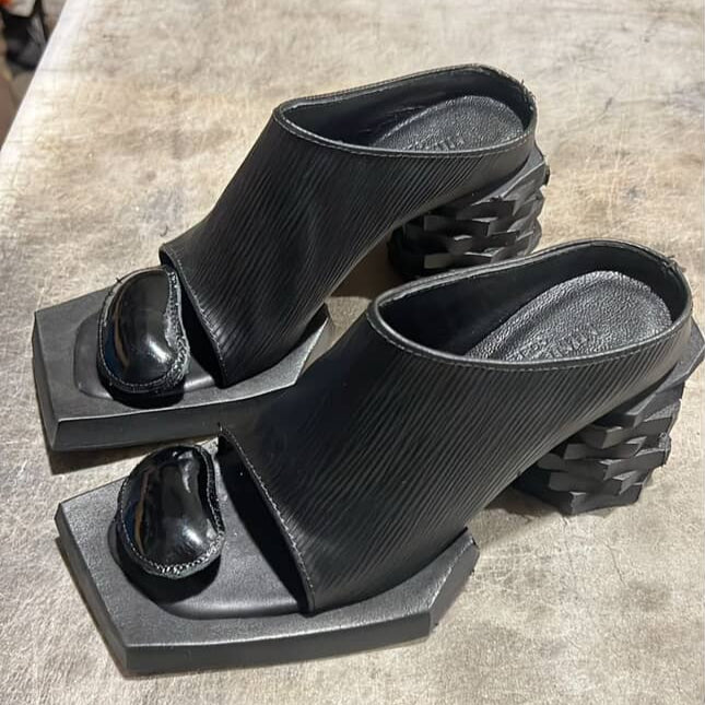Fashion Chunky Square-toe Heels（Buy 2 Free shipping💥）