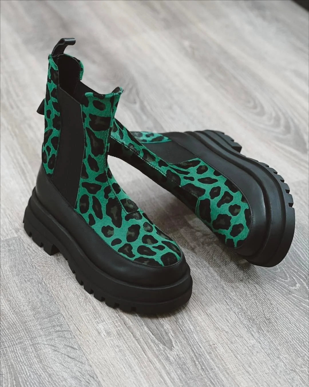Leopard print Chelsea boots