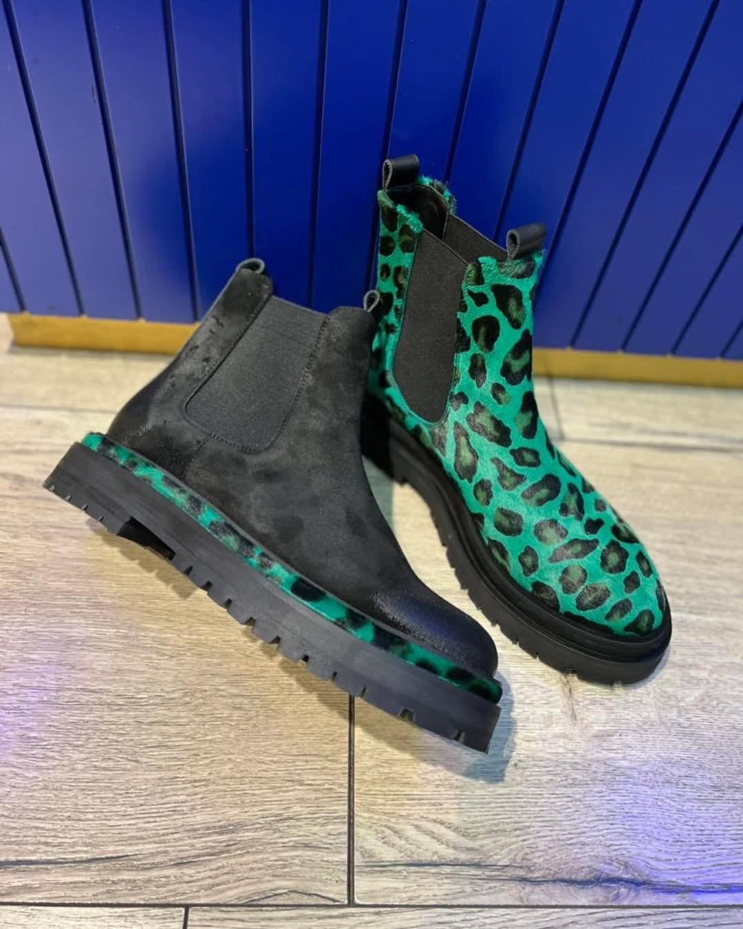 Leopard print Chelsea boots